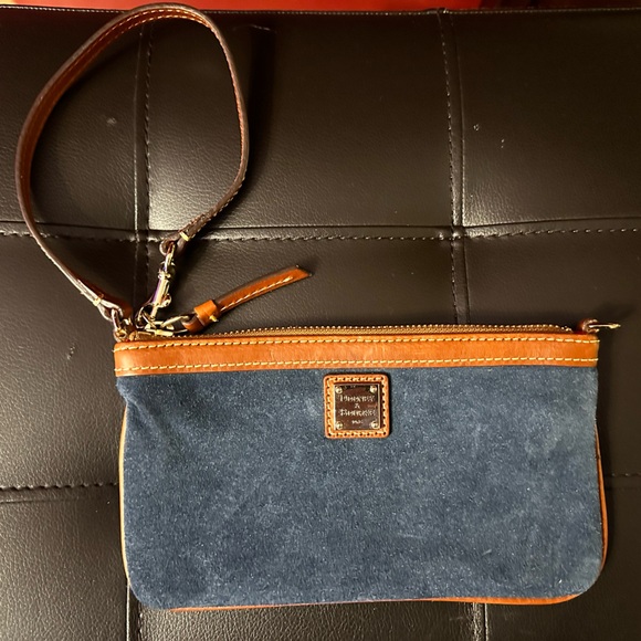 Dooney and Bourke wristlet NWOT - Picture 1 of 4